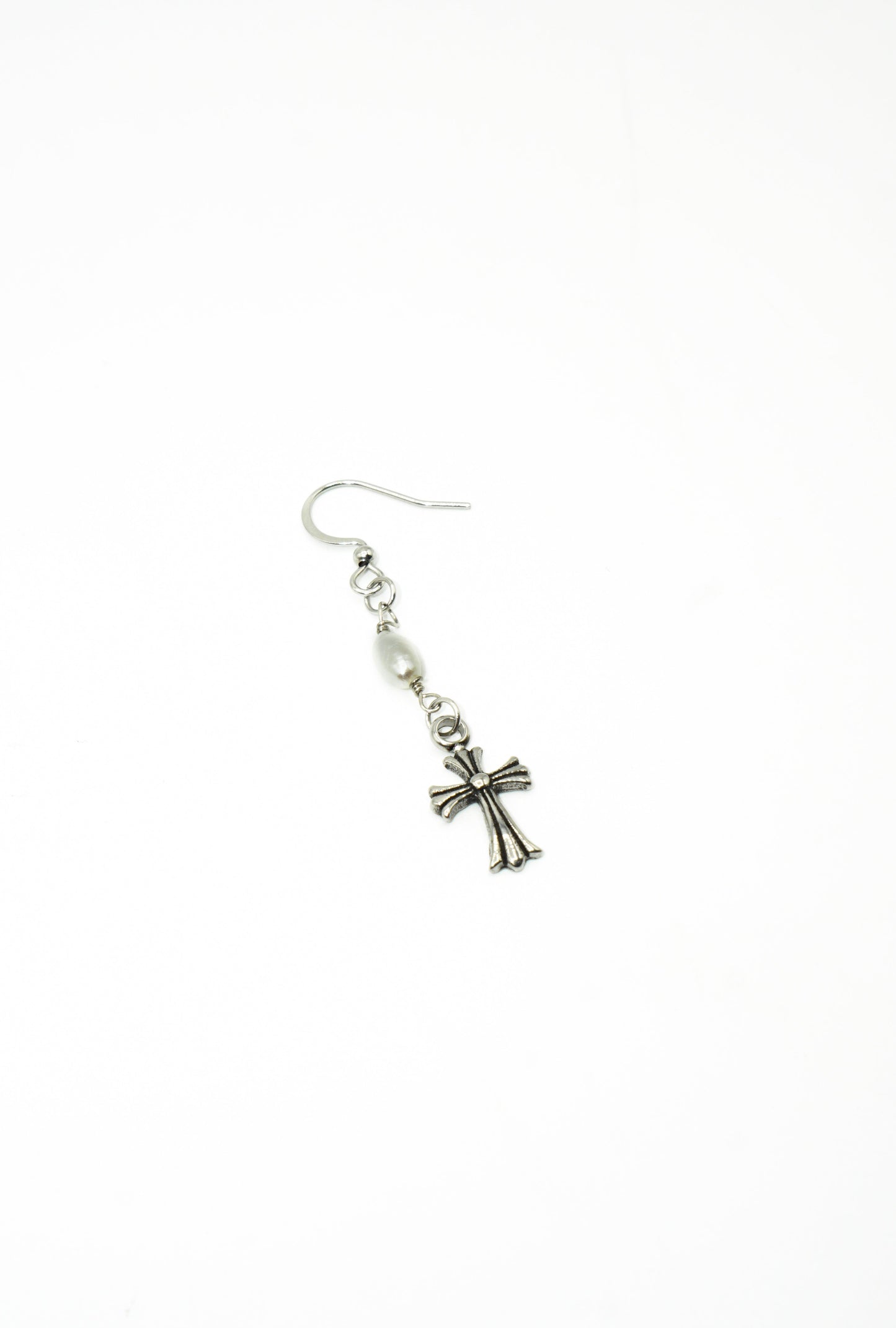 O/Alma - orecchino con croce pendente