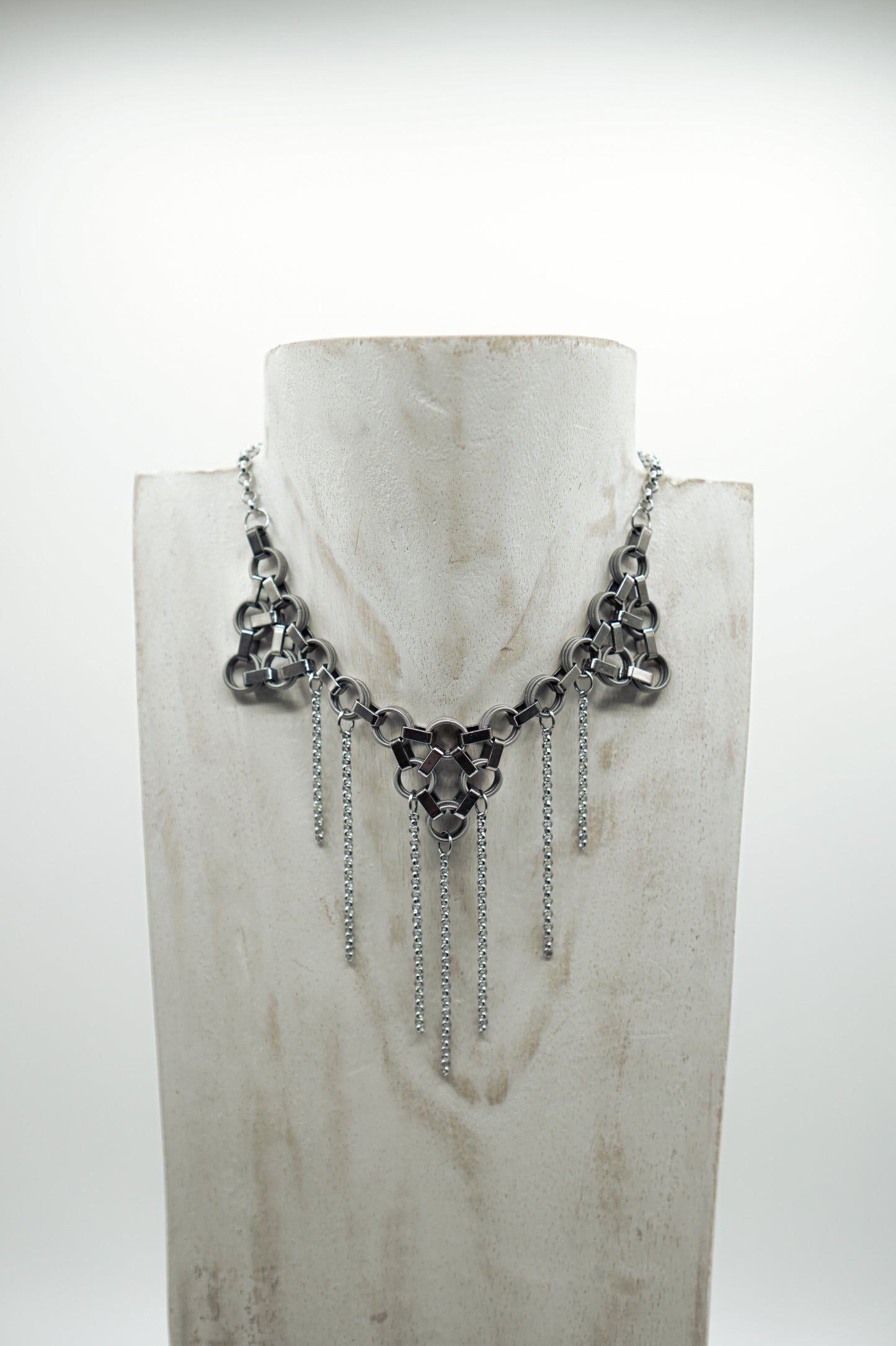 Helga- Choker con catenelle pendenti