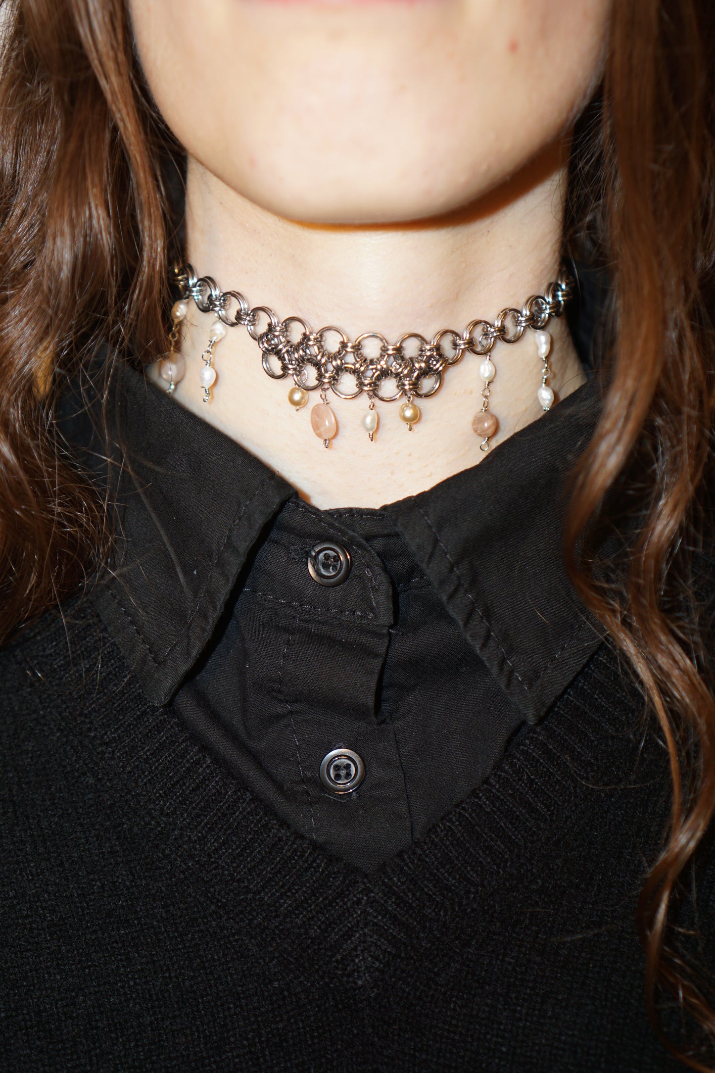 ALAIA - collana choker in acciaio con inserti perlati